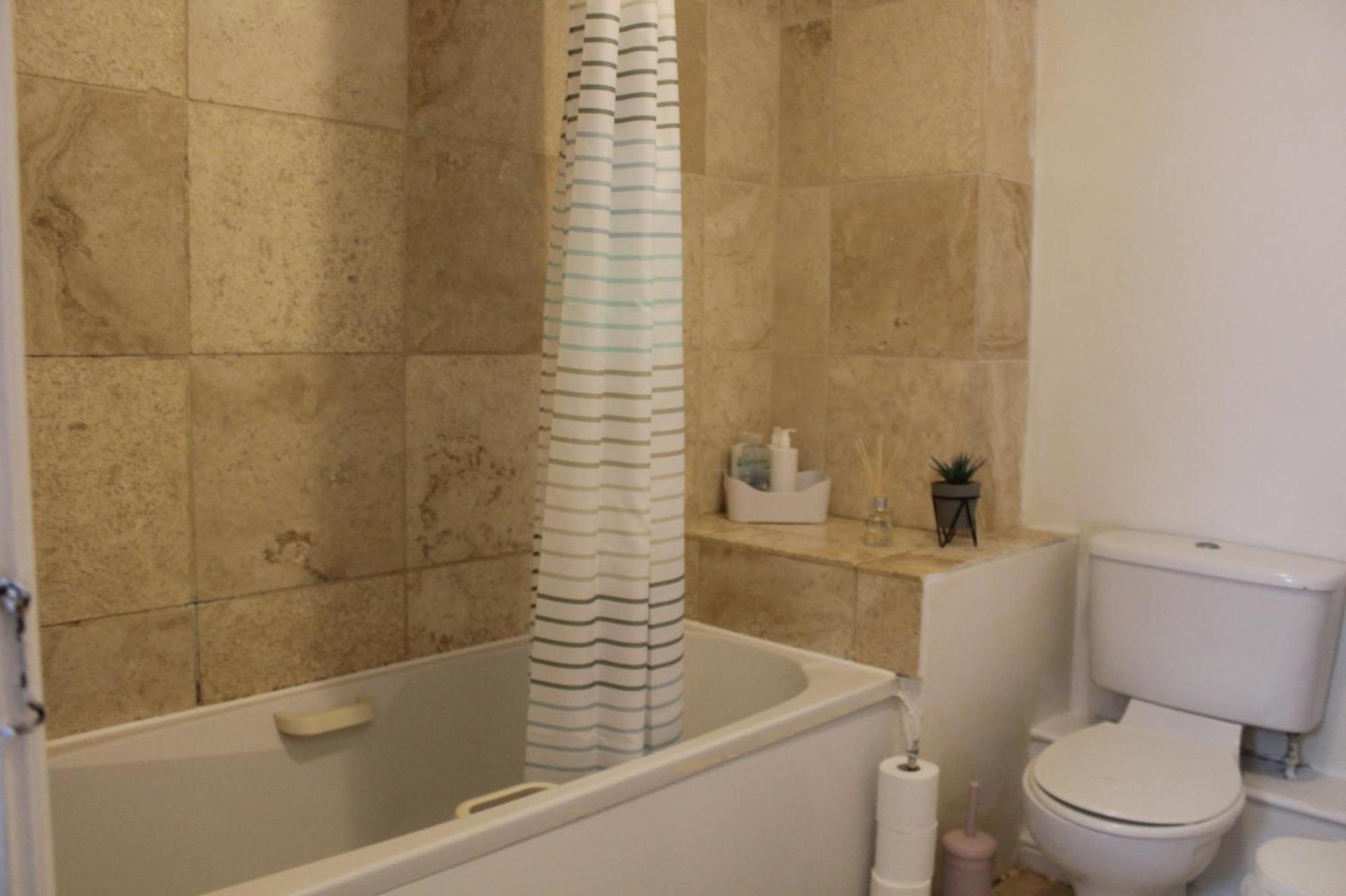 Clover Apartments Hadleigh  Екстериор снимка
